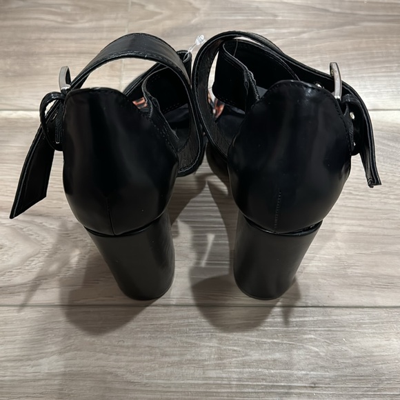 (SOLD)Heels - Picture 4 of 6